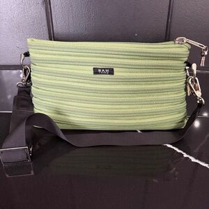 BAM Bags Green Zipper Crossbody Multi Pocket Travel Bag